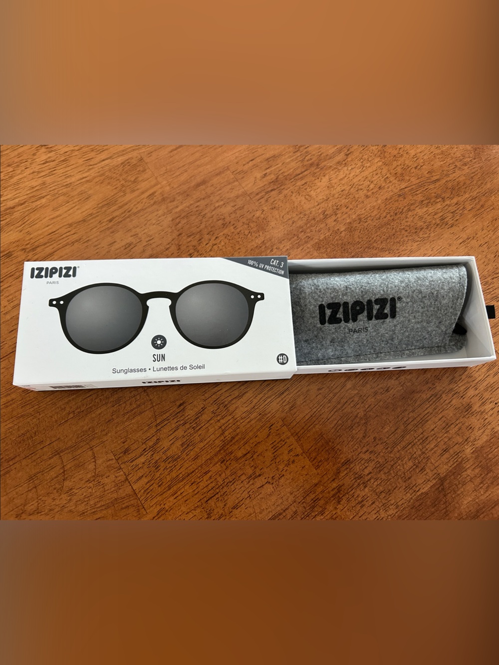 IZIPIZI Sunglasses in Black with Gray Case